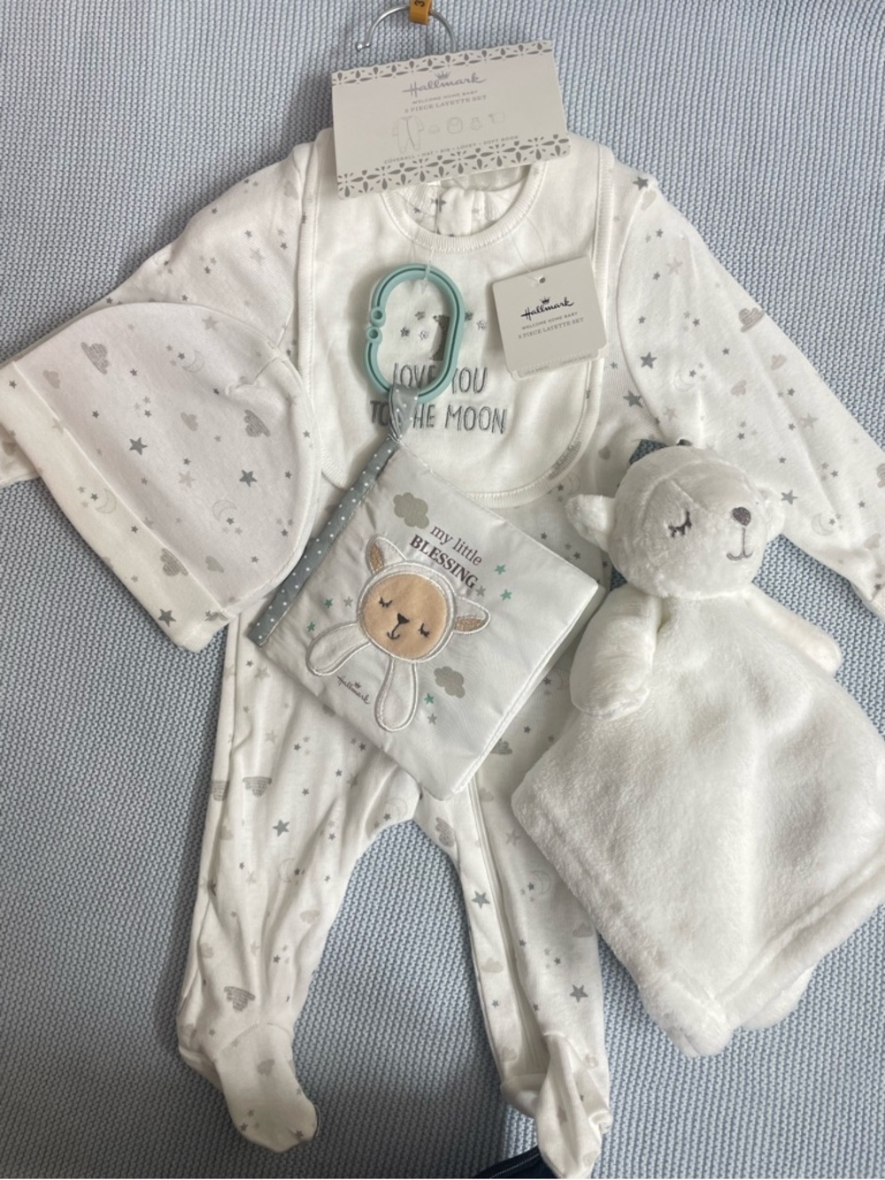 Hallmark  Baby 5-Piece Layette Set Size 0-3 Months 100% Cotton
